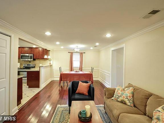 3rd image of 2904 Douglas St
