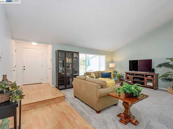 4th image of 5465 Mira Loma Ct