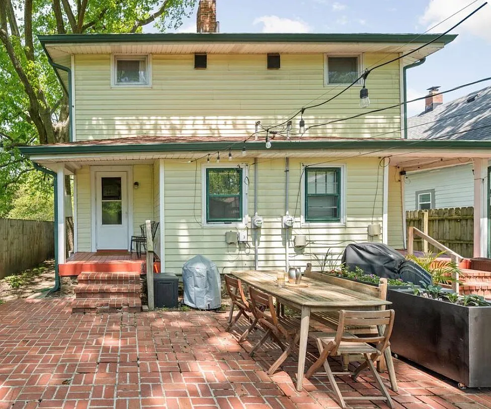 3 bed, 1.5 bath, 2400 sqft, $1,550 — Photo 3