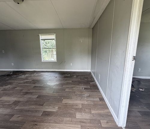 4th image of 140 English Ln