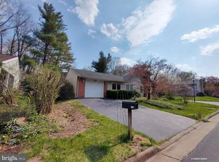 239 W Meadowland Ln, Sterling, VA 20164