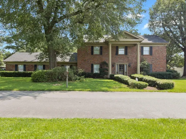 8 Elmwood Cir, Pine Bluff, AR 71603