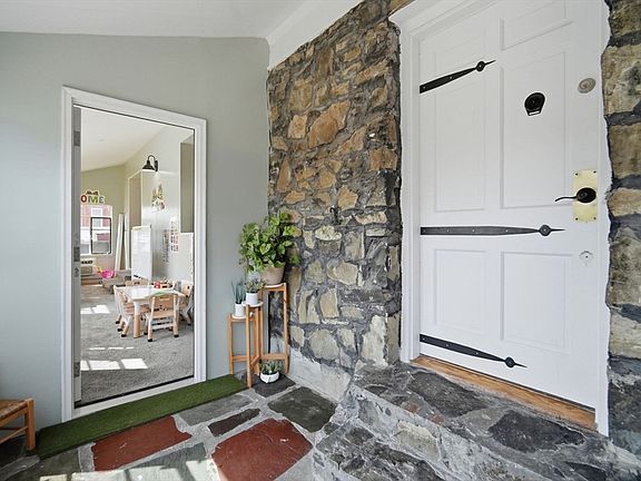 5th image of 77 Locust St