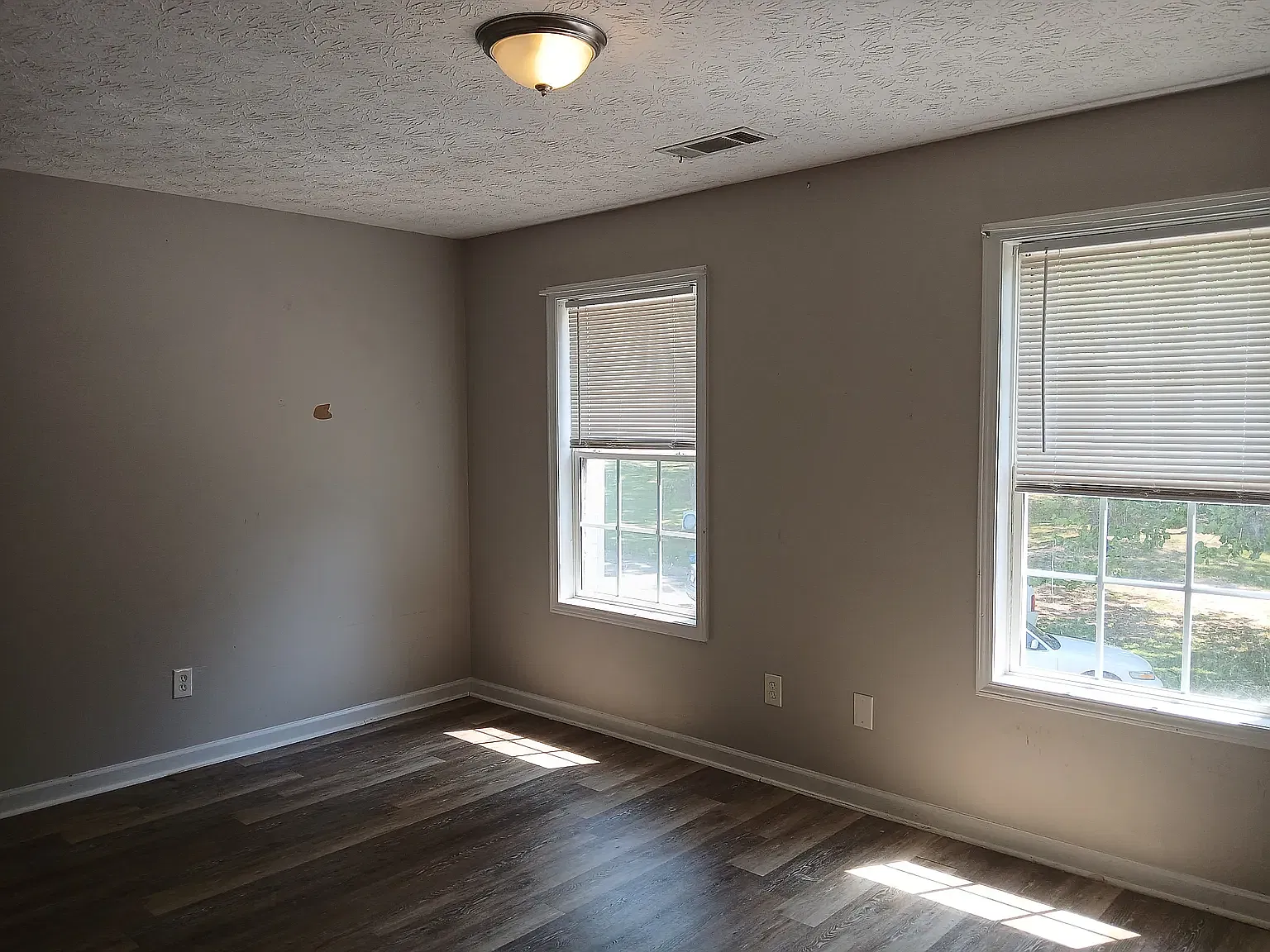 2 bed, 1.5 bath, 900 sqft, $1,425 — Photo 4