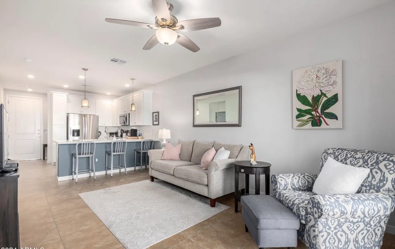1 bed, 861 sqft, $2,100 — Photo 1