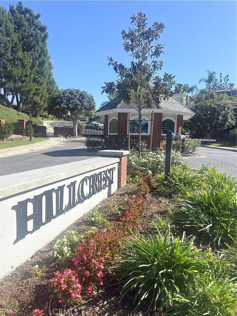 5 bed, 4132 sqft, $17,500 — Photo 2