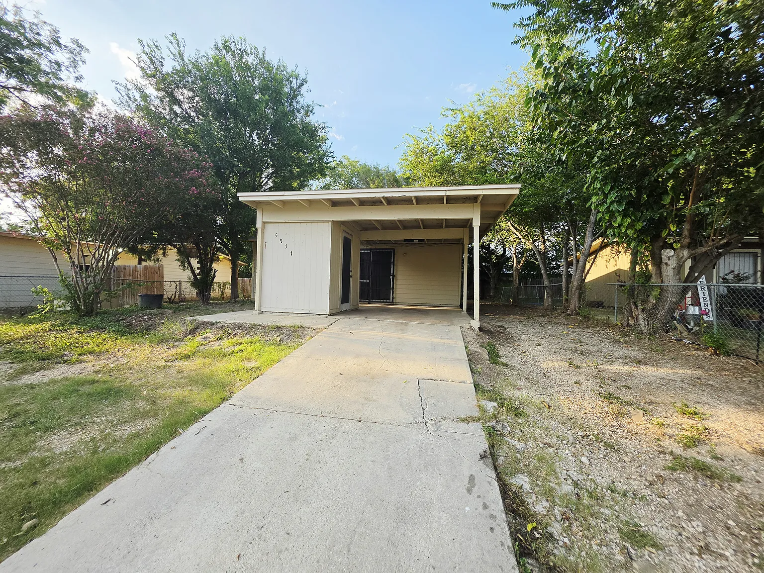3 bed, 1.5 bath, 934 sqft, $1,300 — Photo 2