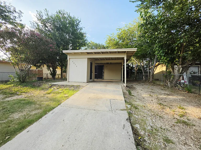 5511 Painted Horse St — Photo 2