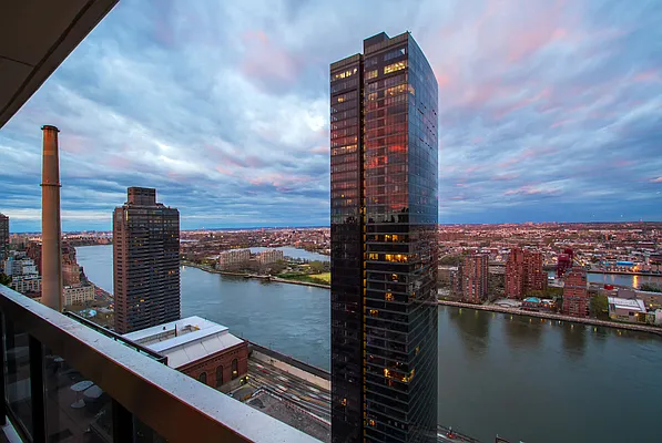 Sold by Compass | media 7