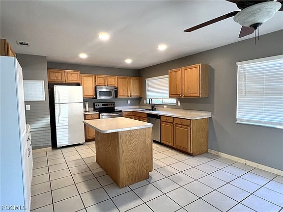3rd image of 4040 S Edgewater Cir