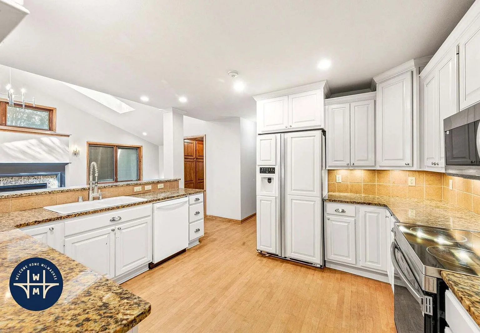 4 bed, 3.5 bath, 2104 sqft, $3,298 — Photo 2