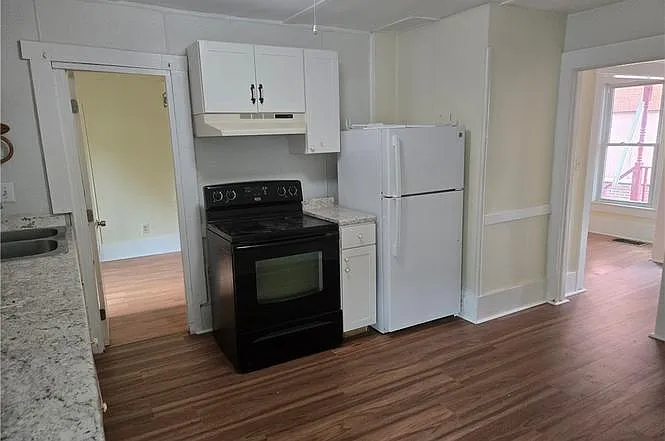114 1/2 Freeman Ave — Photo 5