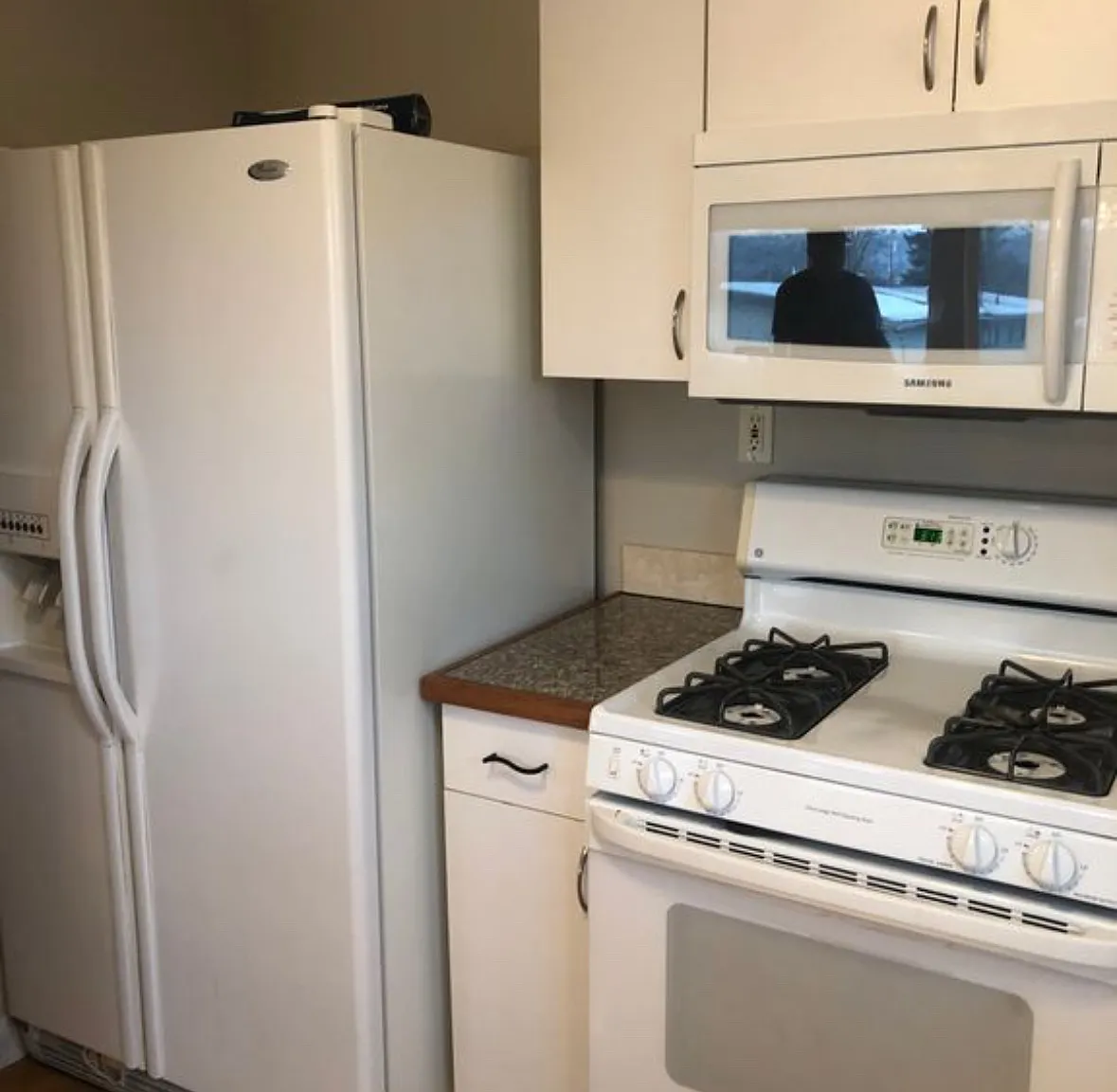 2 bed, 940 sqft, $2,500 — Photo 2