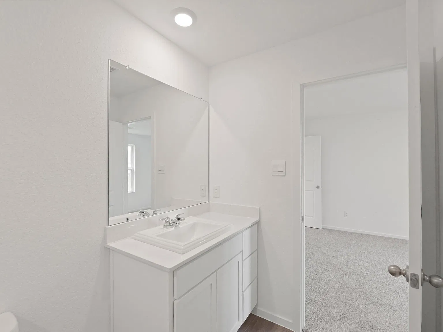 3 bed, 2.0 bath, 1189 sqft, $1,899 — Photo 3