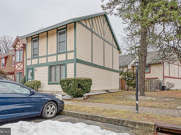 2nd image of 11 Dover Ct #B39