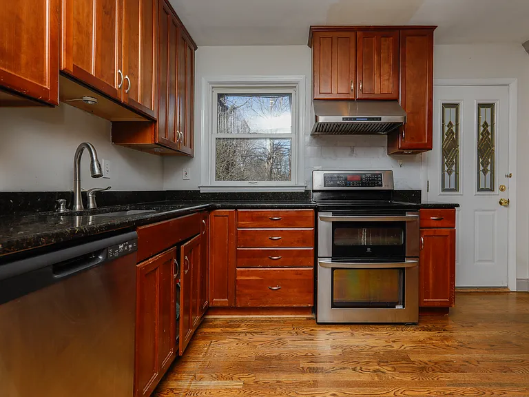 10306 Fleming Ave — Photo 6