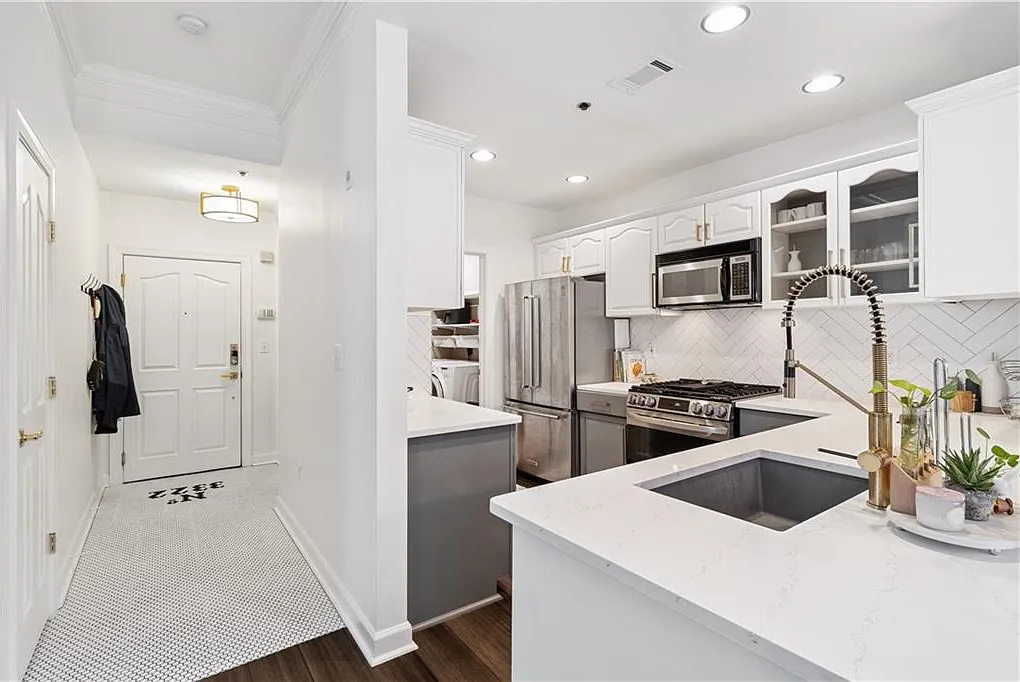 2 bed, 2.5 bath, 1758 sqft, $3,500 — Photo 1