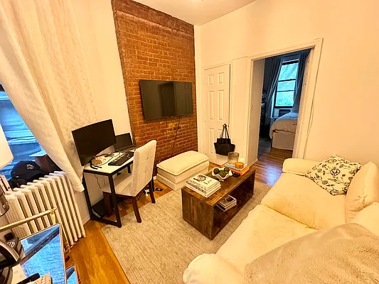 Rented by J PRESTON AND ASSOCIATES INC | media 10