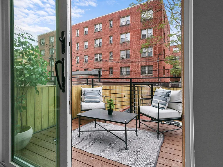 2564 University Pl NW #3 — Photo 12