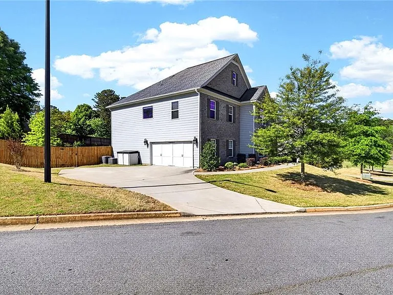 3047 Mountain Shadow Way — Photo 2