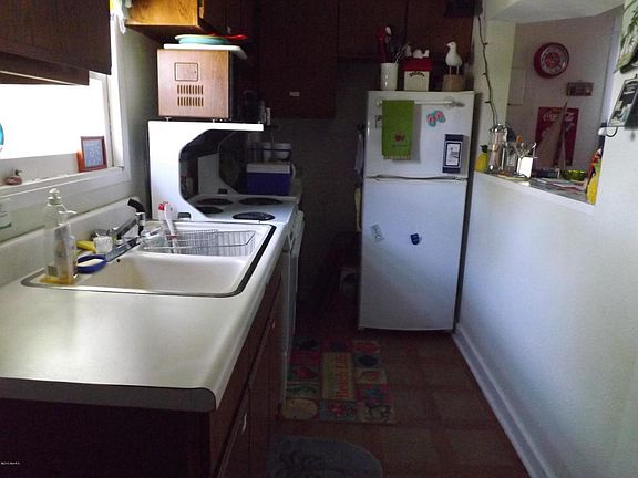 3rd image of 361 Bailey Ave