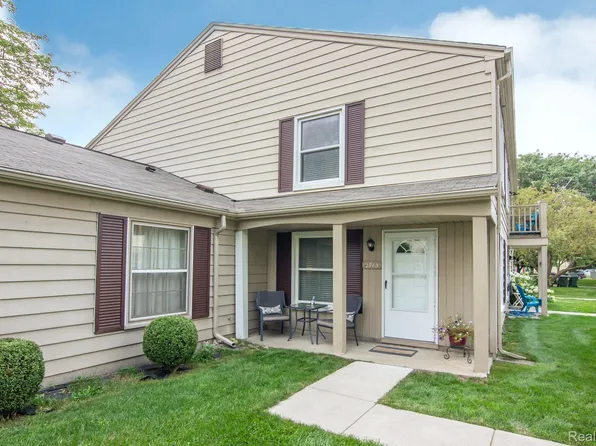 2915 Rockford Ct, Lake Orion, MI 48360