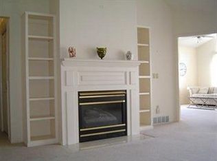 124 Waters Edge Dr, Elyria, OH 44035