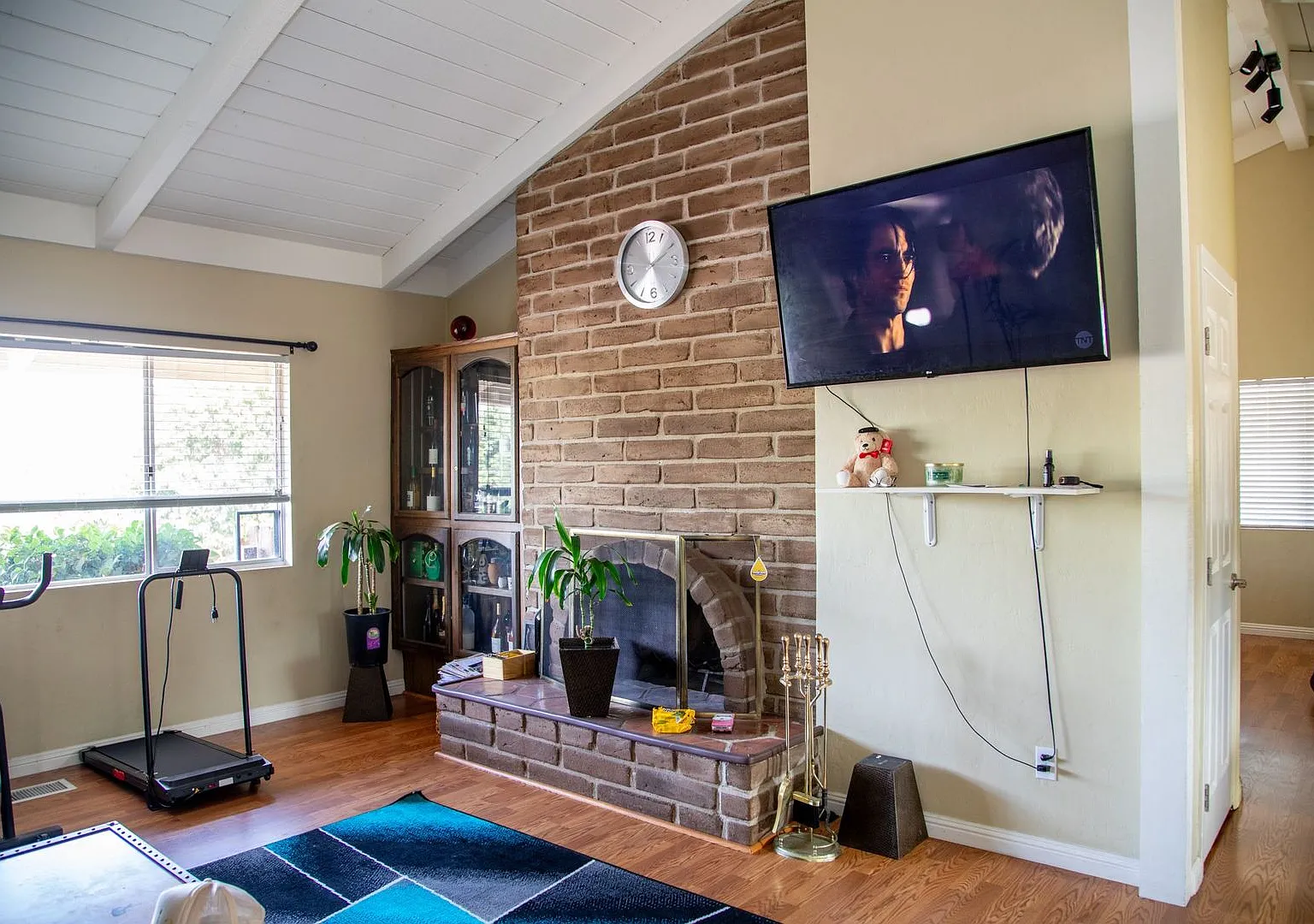 Move-In Special - Lovely Escondido House For Rent - 4 Bed /2 Bath — Photo 4