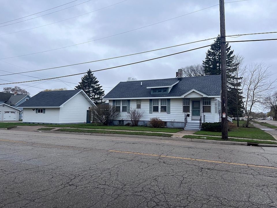 825 10th St, Menominee, MI 49858 Zillow