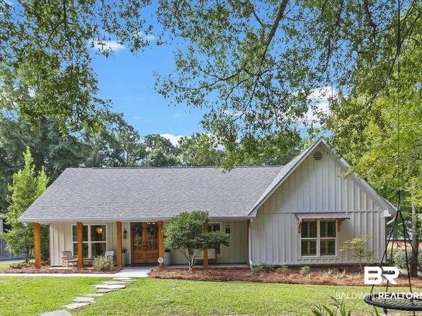 712 Oak Bluff Dr, Daphne, AL 36526