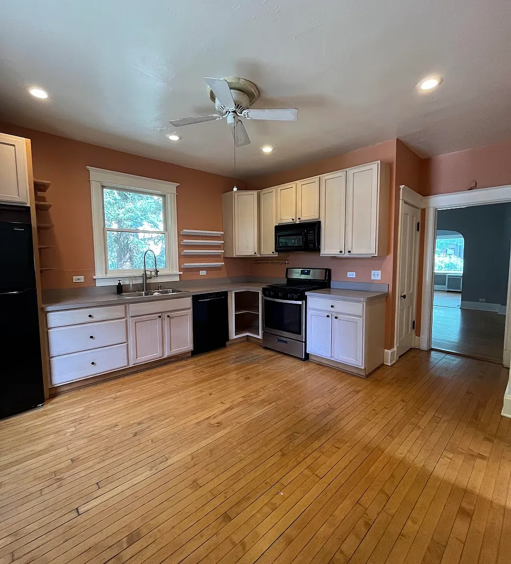 3 bed, 1200 sqft, $3,000 — Photo 4