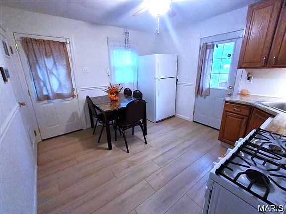 5th image of 3582 Long Dr