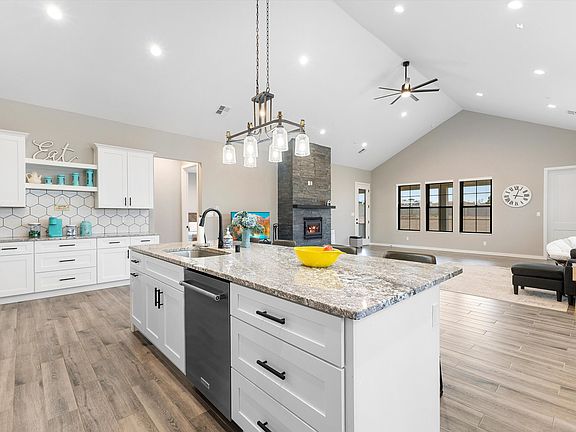 3rd image of 1645 16th Ave SE