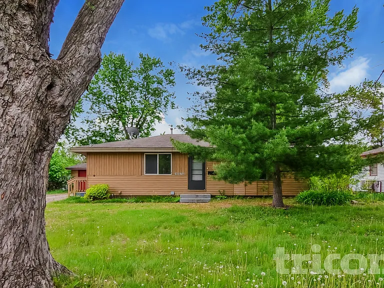 1572 Pullman Ave — Photo 1