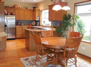 25327 Lk Wilderness Cc Dr SE, Maple Valley, WA 98038