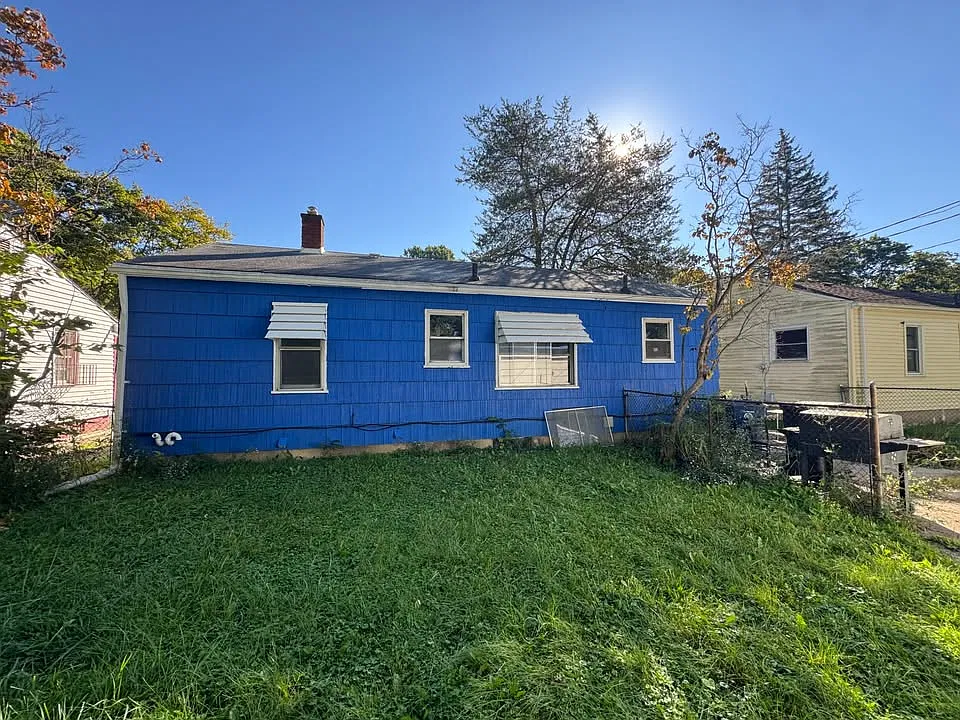 3 bed, 878 sqft, $950 — Photo 3
