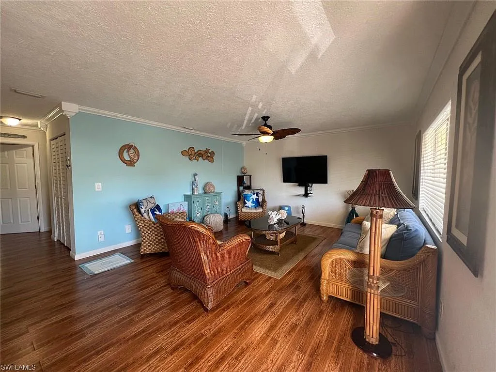 2 bed, 2.0 bath, 886 sqft, $2,500 — Photo 2