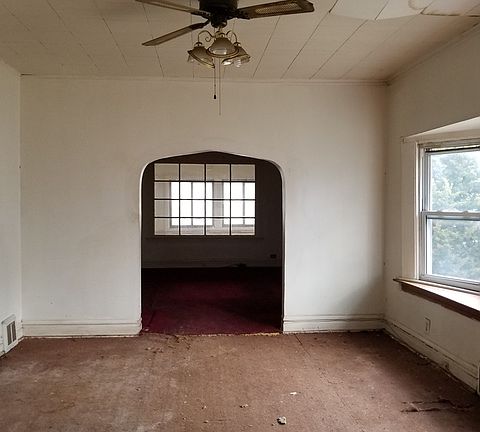 5th image of 228 28th Ave