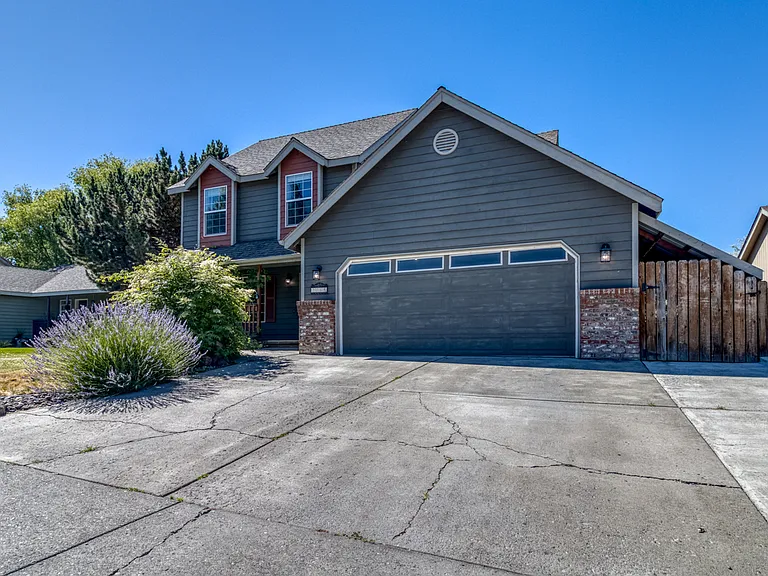 2765 NE Faith Dr — Photo 2