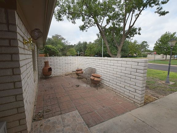 4th image of 2413 Dartmouth Dr