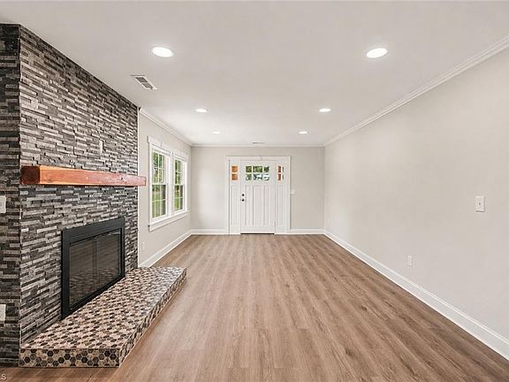 5th image of 933 E King St