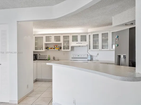 600 Parkview Dr APT 611, Hallandale Beach, FL 33009