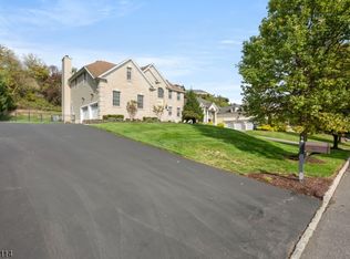 107 Hamilton Trl, Totowa Boro, NJ 07512