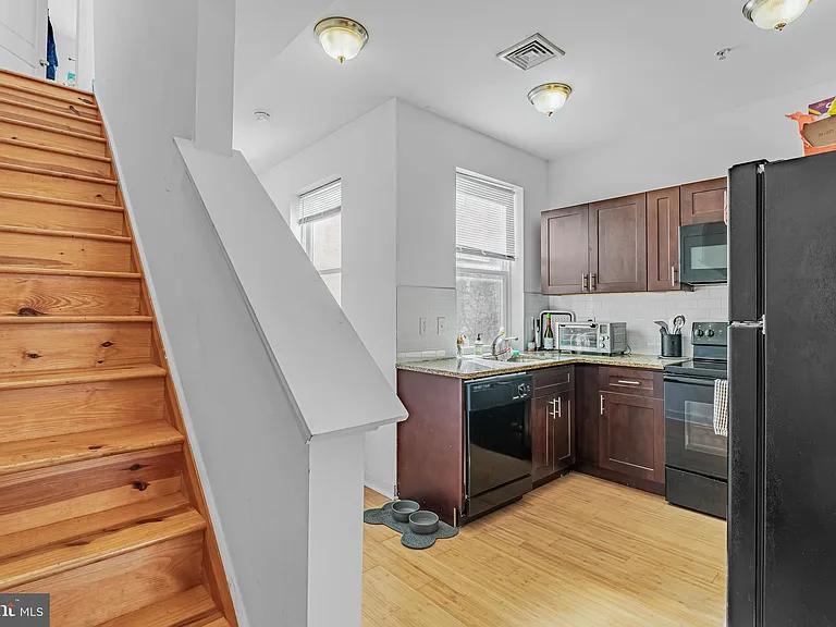 1724 Monument St #B — Photo 12