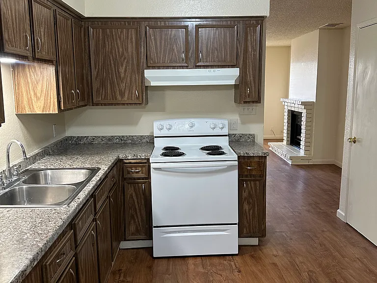 3467 N Marks Ave #102 — Photo 9