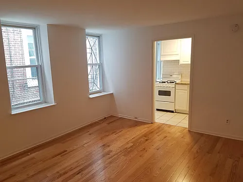719 Corinthian Ave #1R Photo 1