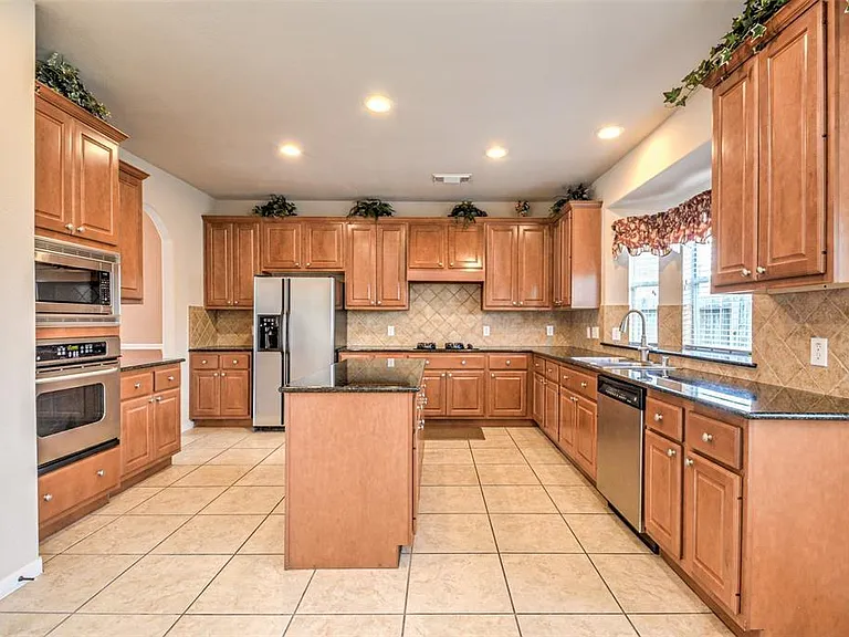 9322 Steam Springs Dr — Photo 2