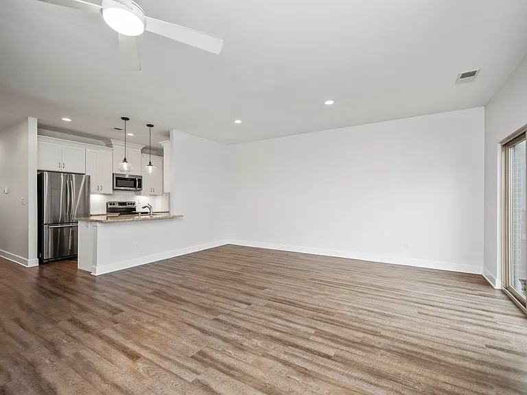 222 Midland #6104 — Photo 3