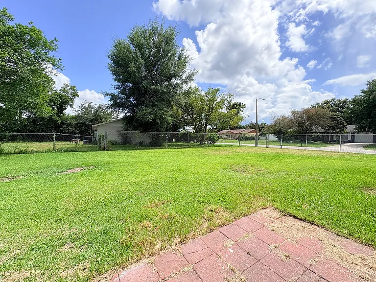 4428 Carousel Rd — Photo 26