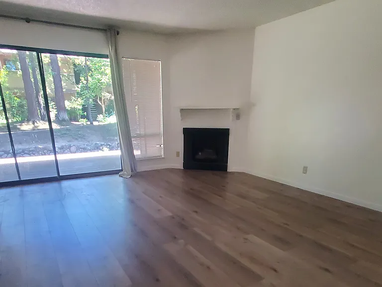 2400 Larkspur Ln #263 — Photo 4